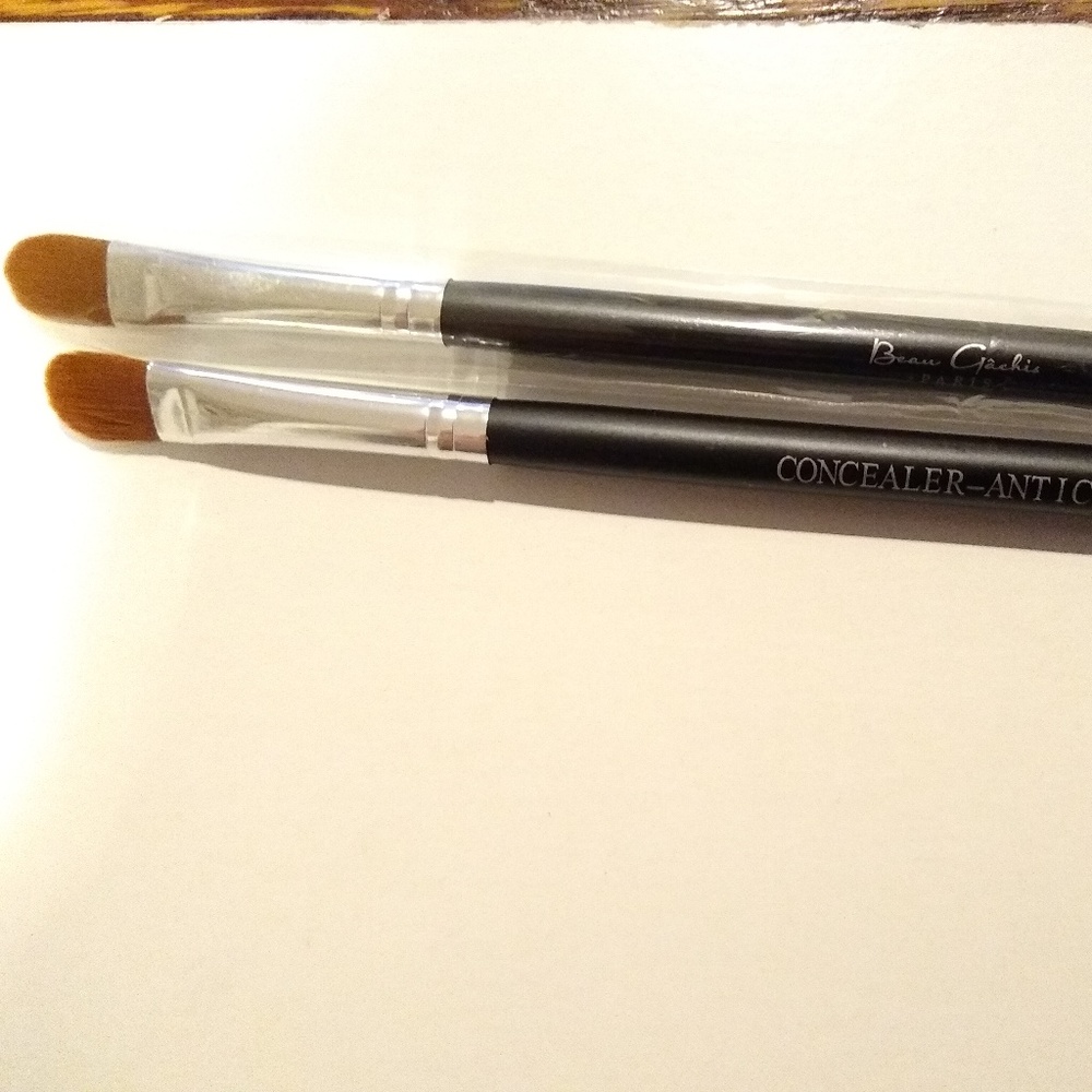 New - 2 Concealer Brushes - Beau Gachis
